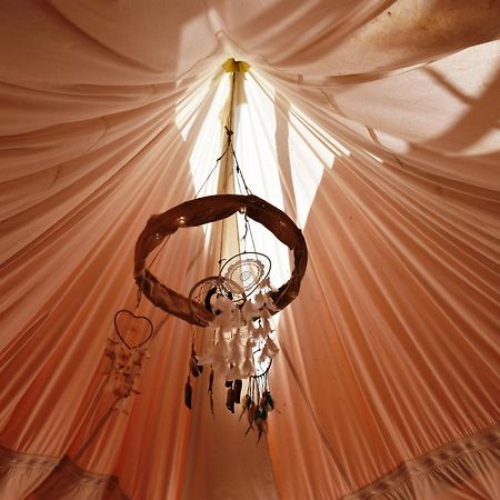 Nuit En Cheyenne Tipi A 500M De La Plage Cancale Exterior foto