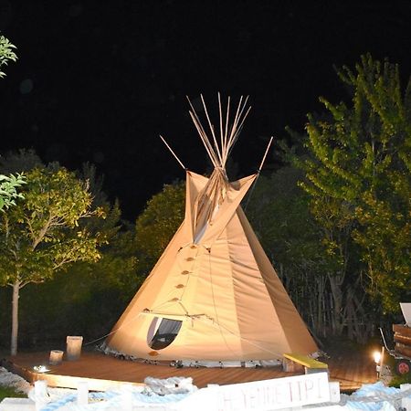Nuit En Cheyenne Tipi A 500M De La Plage Cancale Exterior foto